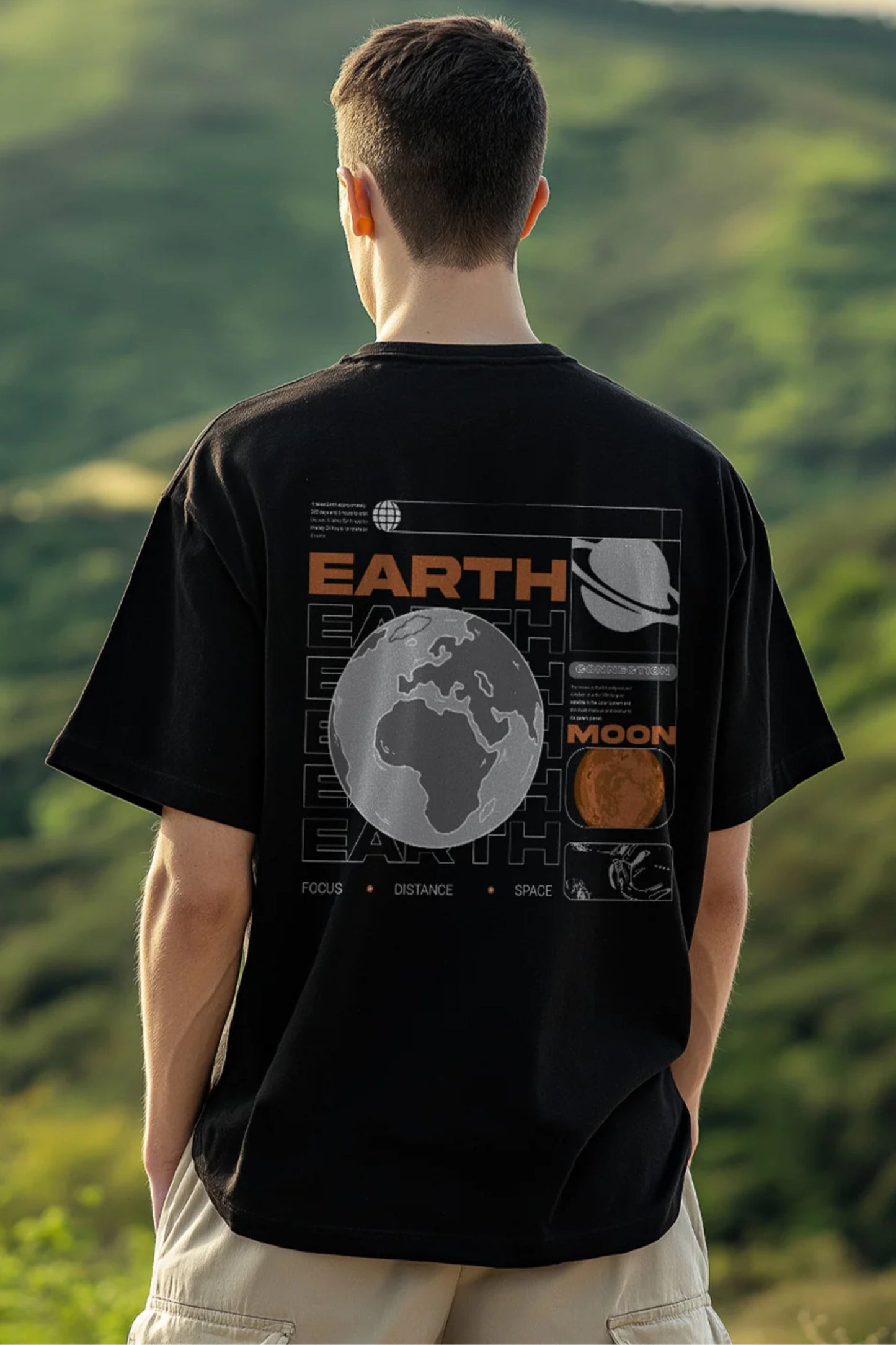 Earth and moon connection Oversized T-Shirt