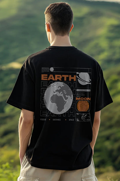 Earth and moon connection Oversized T-Shirt